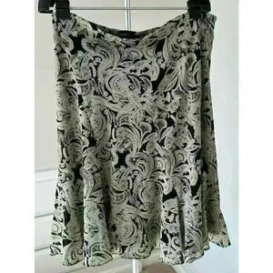 Jones New York Black Emerald GreenPaisley Ruffle Bottom Pleated Skirt Size 6